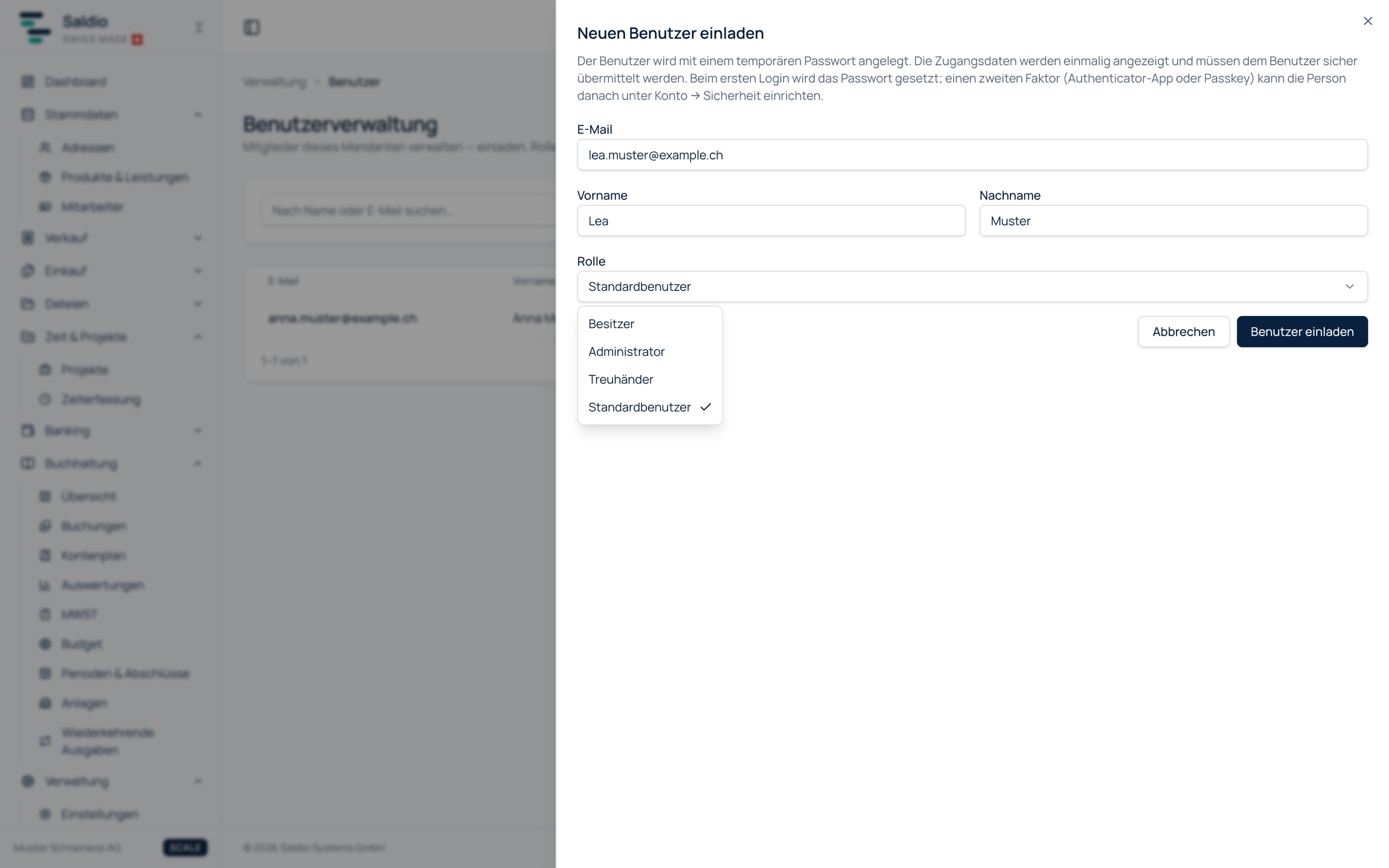 Dialog Neuen Benutzer einladen mit Auswahl der Rolle