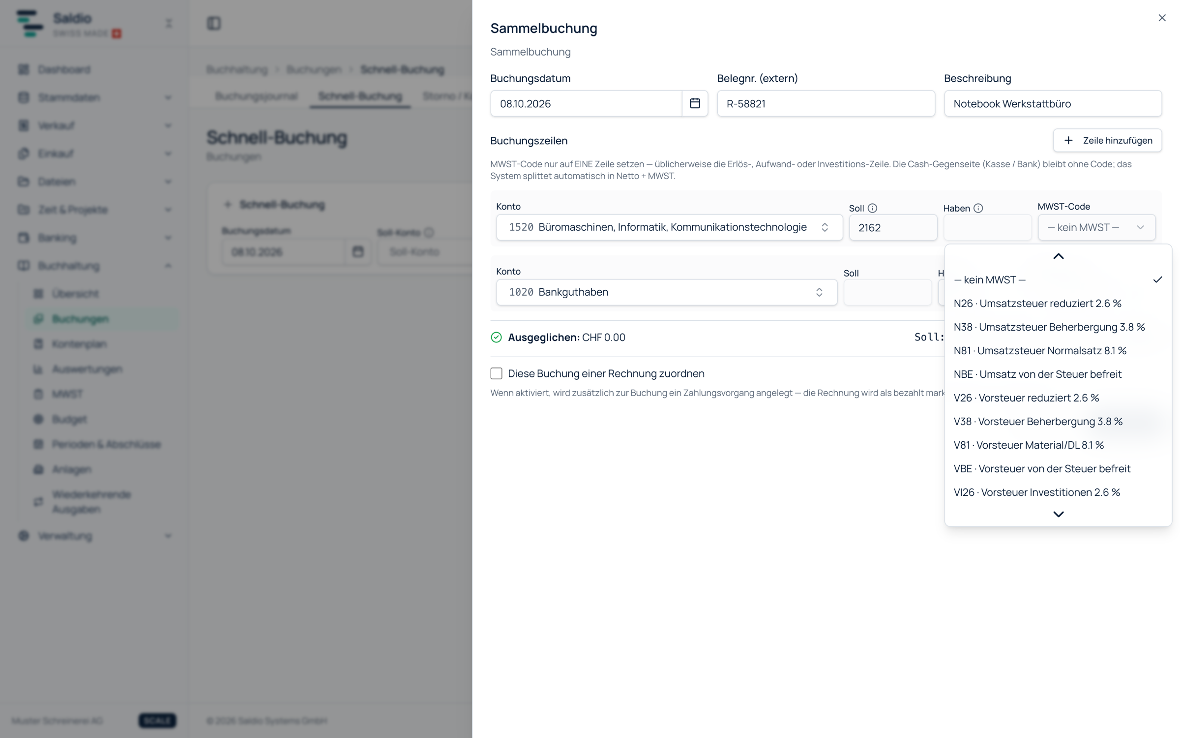 Sammelbuchung mit geöffneter Auswahl des MWST-Codes auf der Aufwandzeile